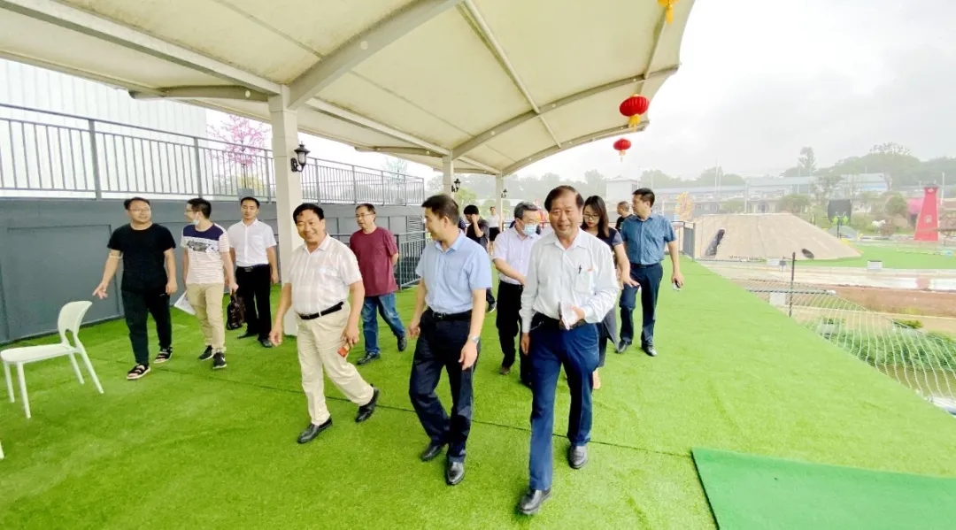 相关领导一行参观湖北意昂3生态休闲农业园